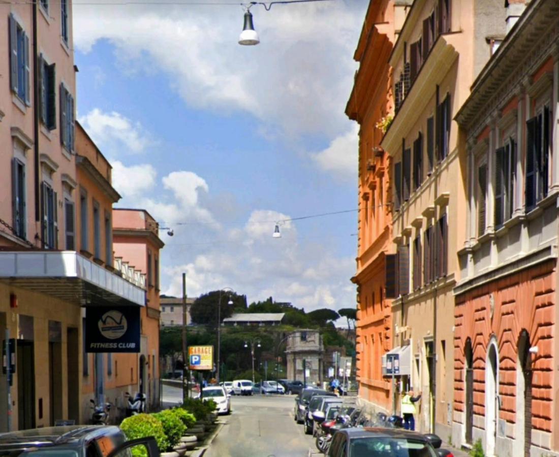Giulia'S Coliseum Apartment โรม ภายนอก รูปภาพ