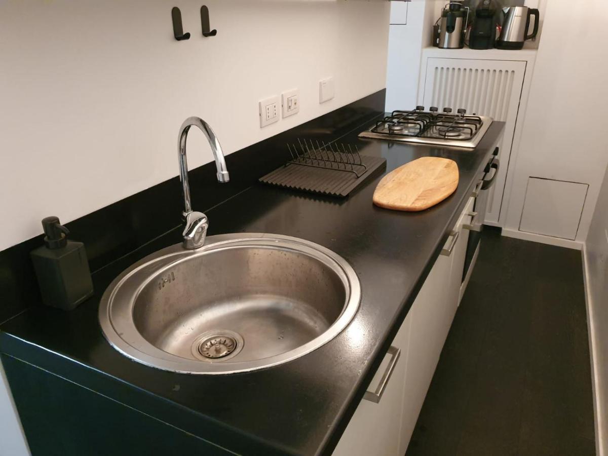 Giulia'S Coliseum Apartment โรม ภายนอก รูปภาพ