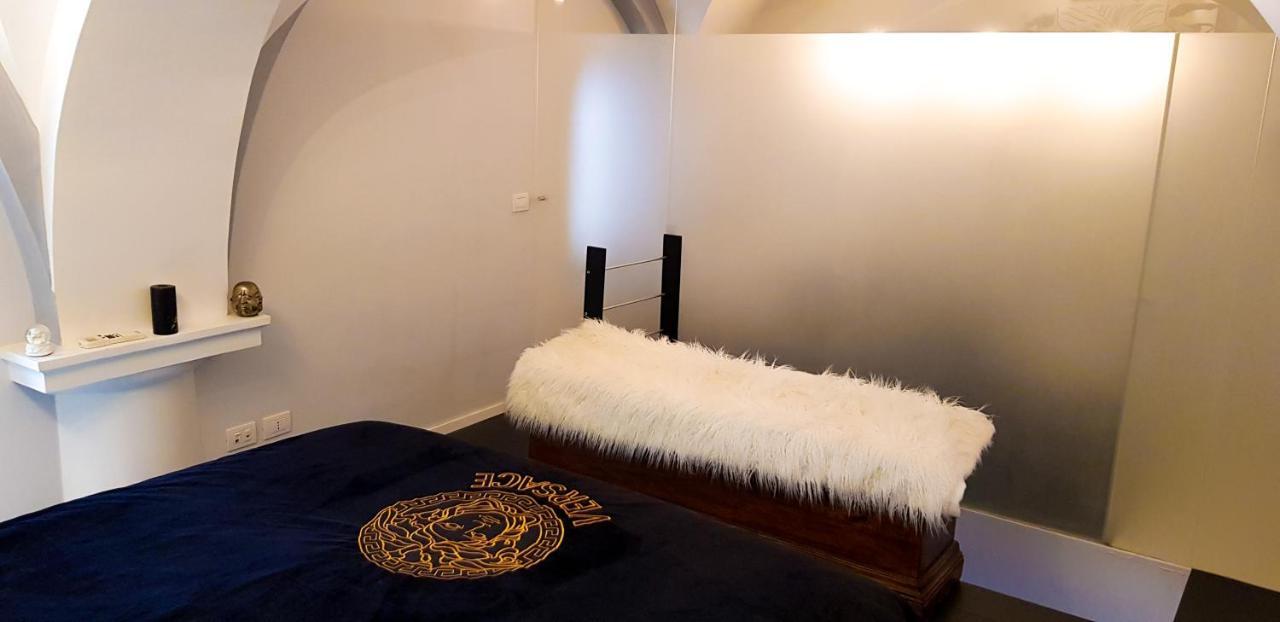 Giulia'S Coliseum Apartment โรม ภายนอก รูปภาพ